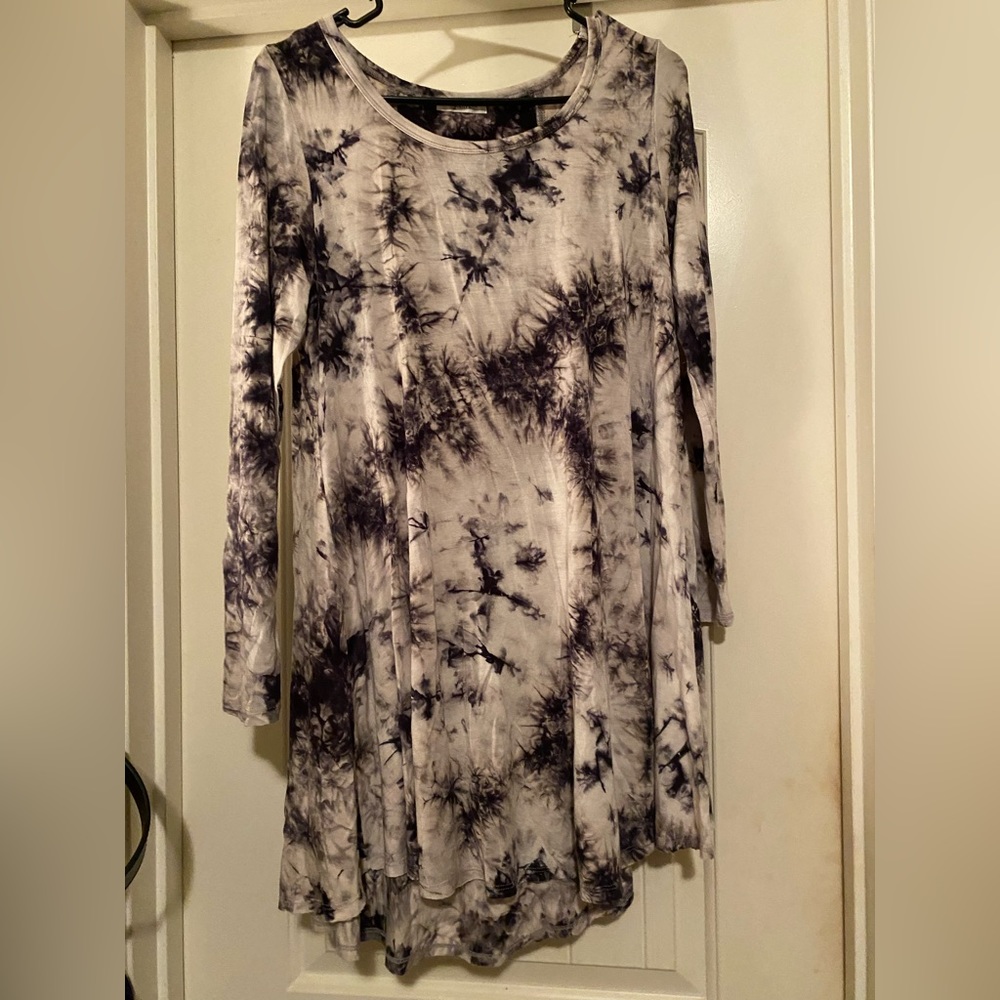 Jersey Tie Die tunic. Can be worn with leggings.
